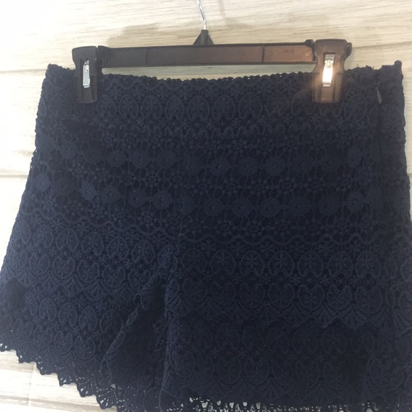 LOFT Riviera Crochet Tiered  Navy Lace Shorts• 0 - Picture 3 of 10